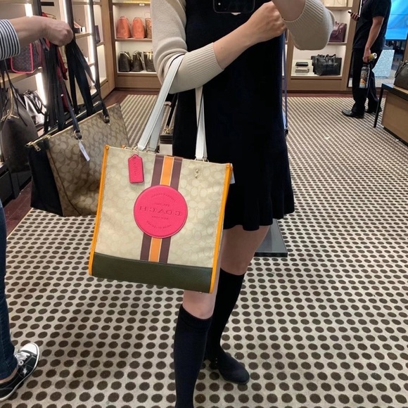 Coach Dempsey Tote In Signature Jacquard With Stripe And Coach Patch - Picture 7 of 8